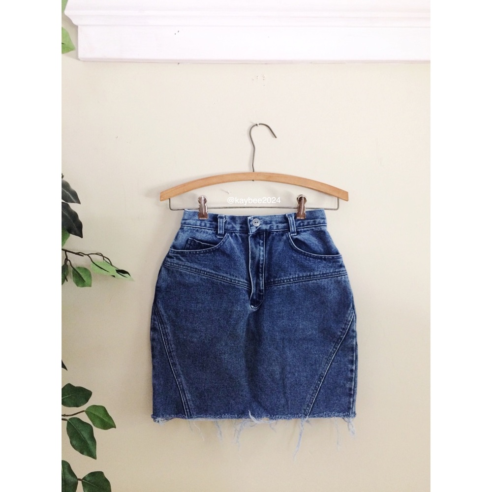🌿 Vtg 80’s Essential Frayed Bottom Hem Mini Skirt